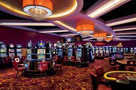 Perbedaan bermain di casino asli dan Di casino online
