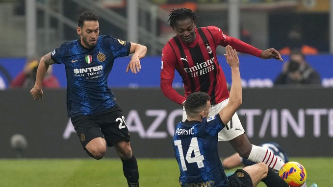 Pertandingan AC Milan Menjamu Inter Milan Dengan Skor 2-1 Dalam Partai Serie A 2021/2022